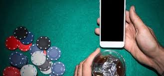 Antarmuka aplikasi mobile toto 98 menampilkan meja dealer langsung